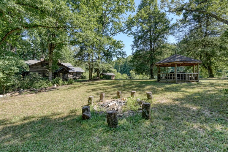 Cabins (United States of America, Dahlonega, Georgia)