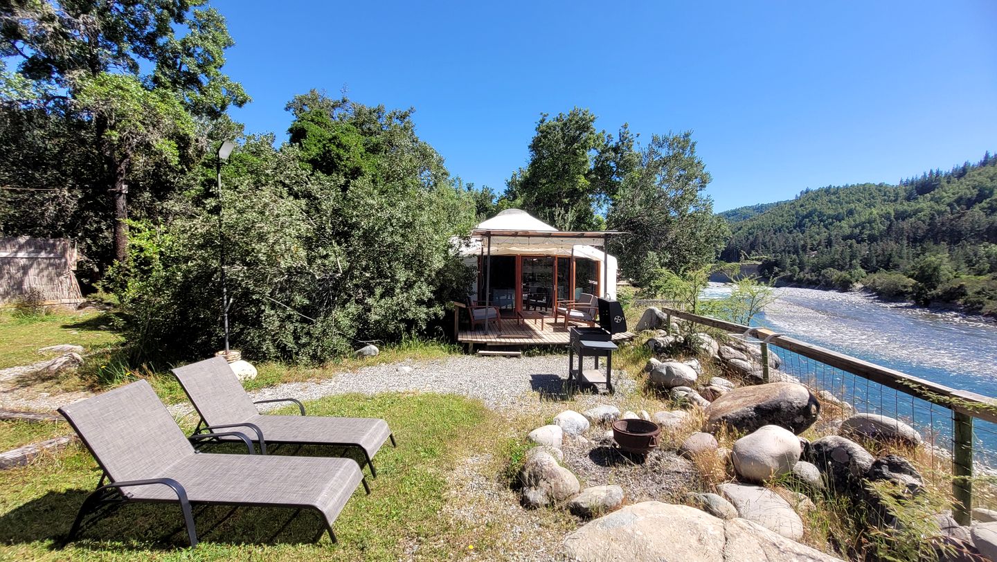 Spacious Fully Equipped Yurt with Hot-Tub and Amazing Views in Chile
