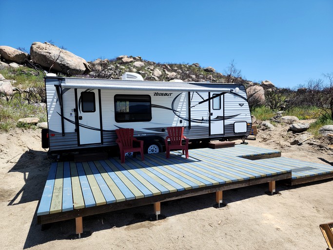 Caravans (United States of America, Temecula, California)