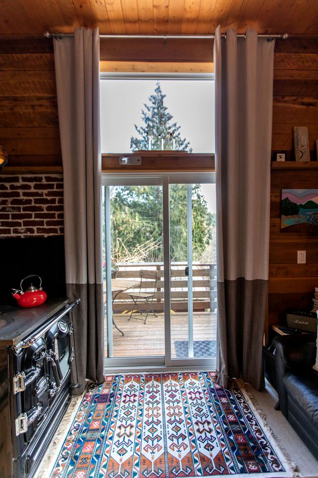 Cozy Tiny House Perfect to Disconnect in Madeira Park, British Columbia