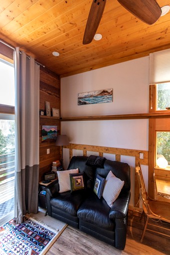 Tiny Houses (Canada, Madeira Park, British Columbia)