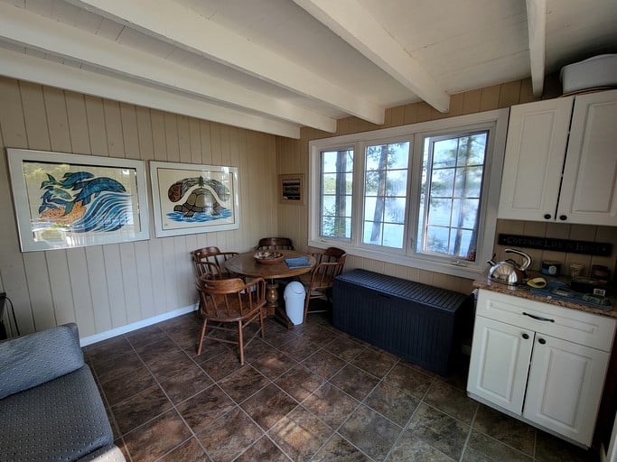 Tiny Houses (Canada, Huntsville, Ontario)