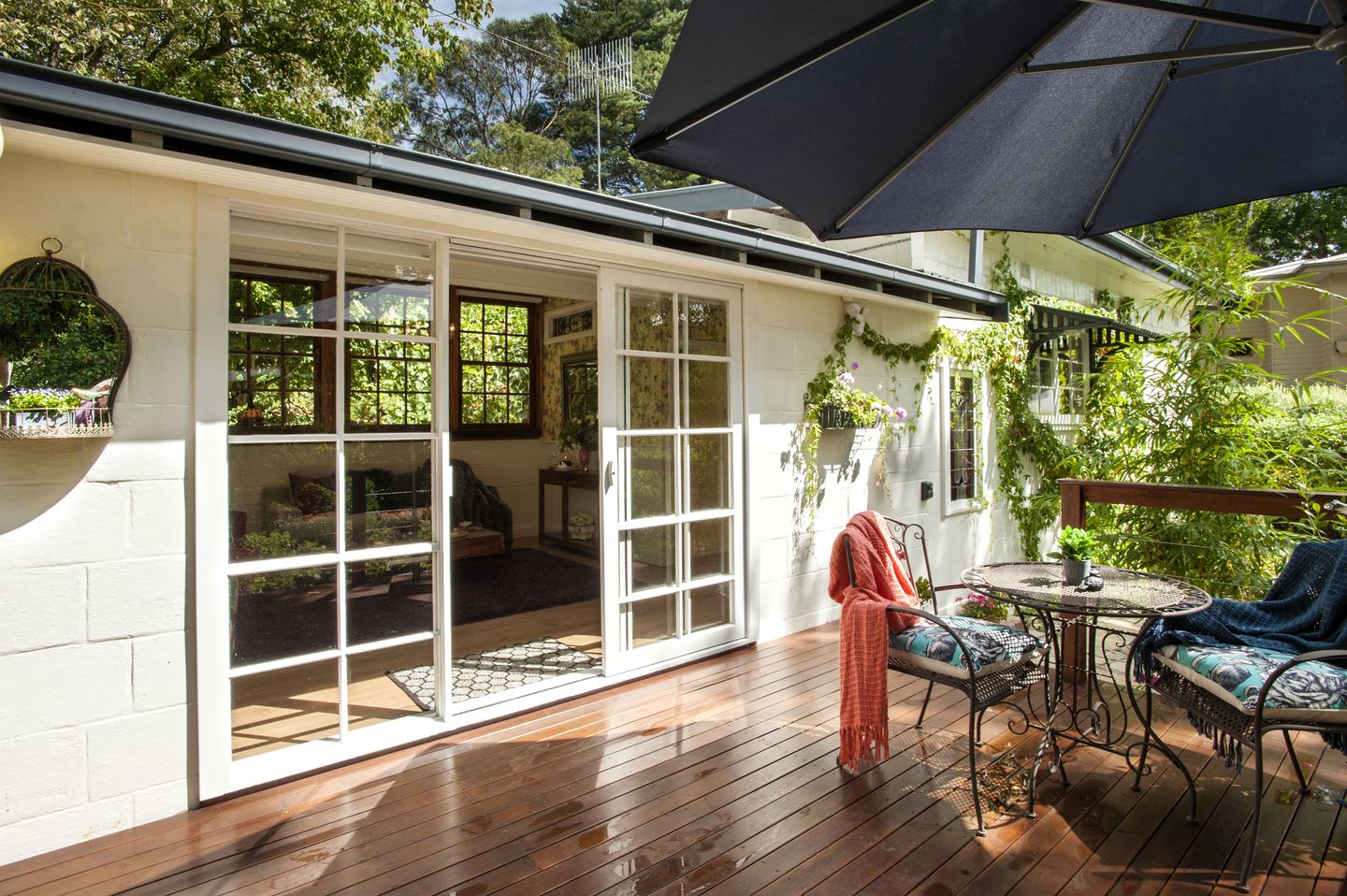 Stylish Elegant Cottage with Beautiful Garden in Victoria