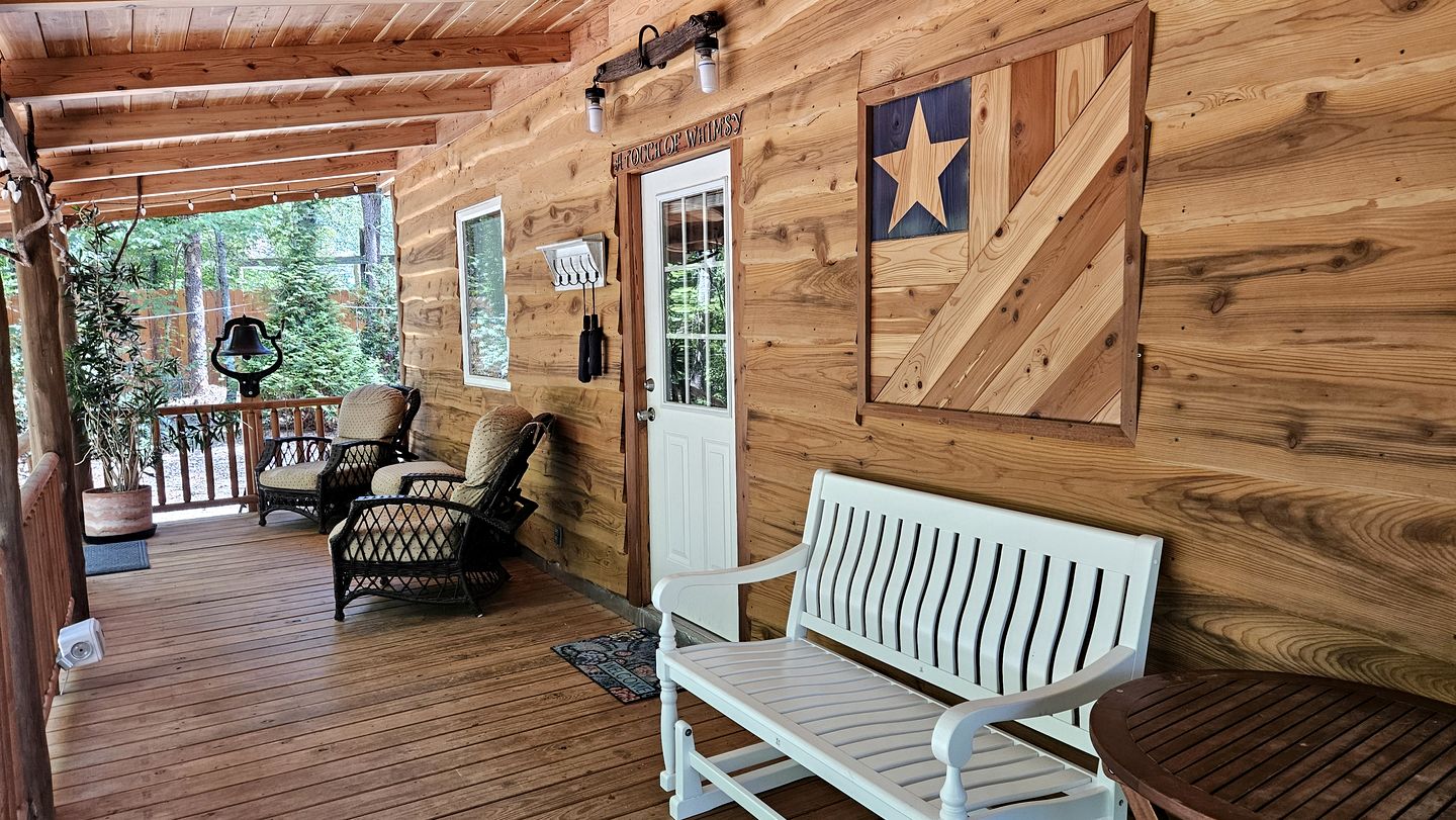 Private Cozy Cabin with Covered Porch in North Carolina