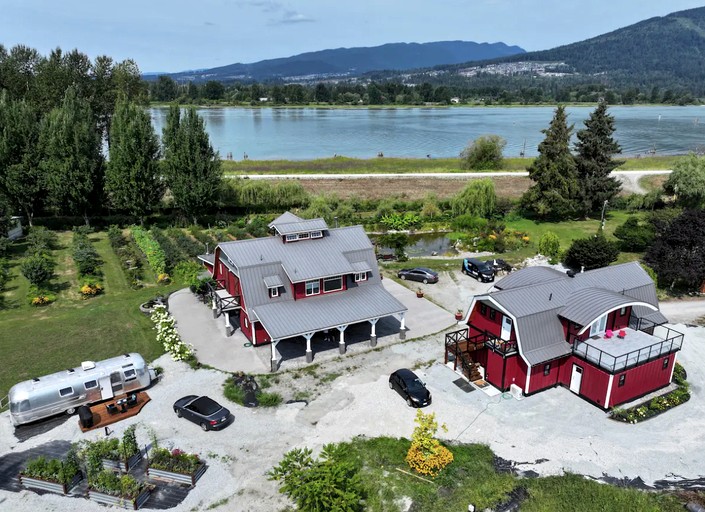 Airstreams (Canada, Pitt Meadows, British Columbia)