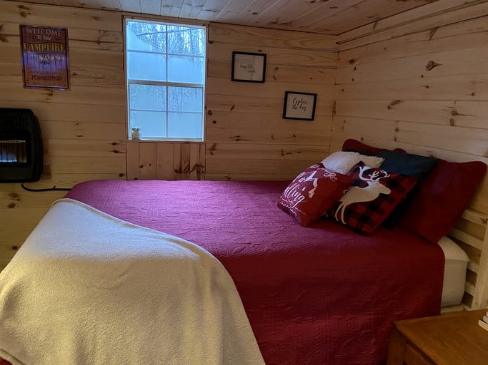 Cabins (Canada, Eganville, Ontario)