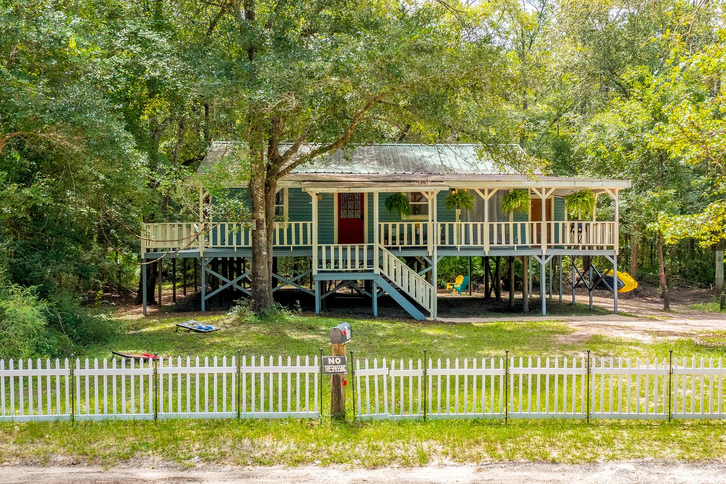 Charming Riverfront Cottage Private Deck and Views in Hortense, Georgia
