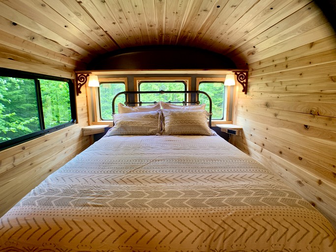 Tiny Houses (Canada, Gray Creek, British Columbia)