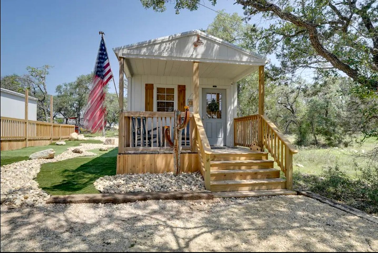 Intimate Cabin Ideal for a Couples Retreat in Texas