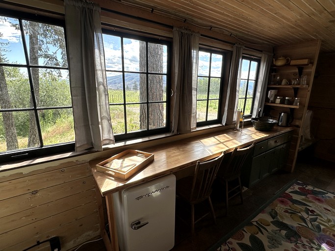 Cabins (Canada, Peachland, British Columbia)