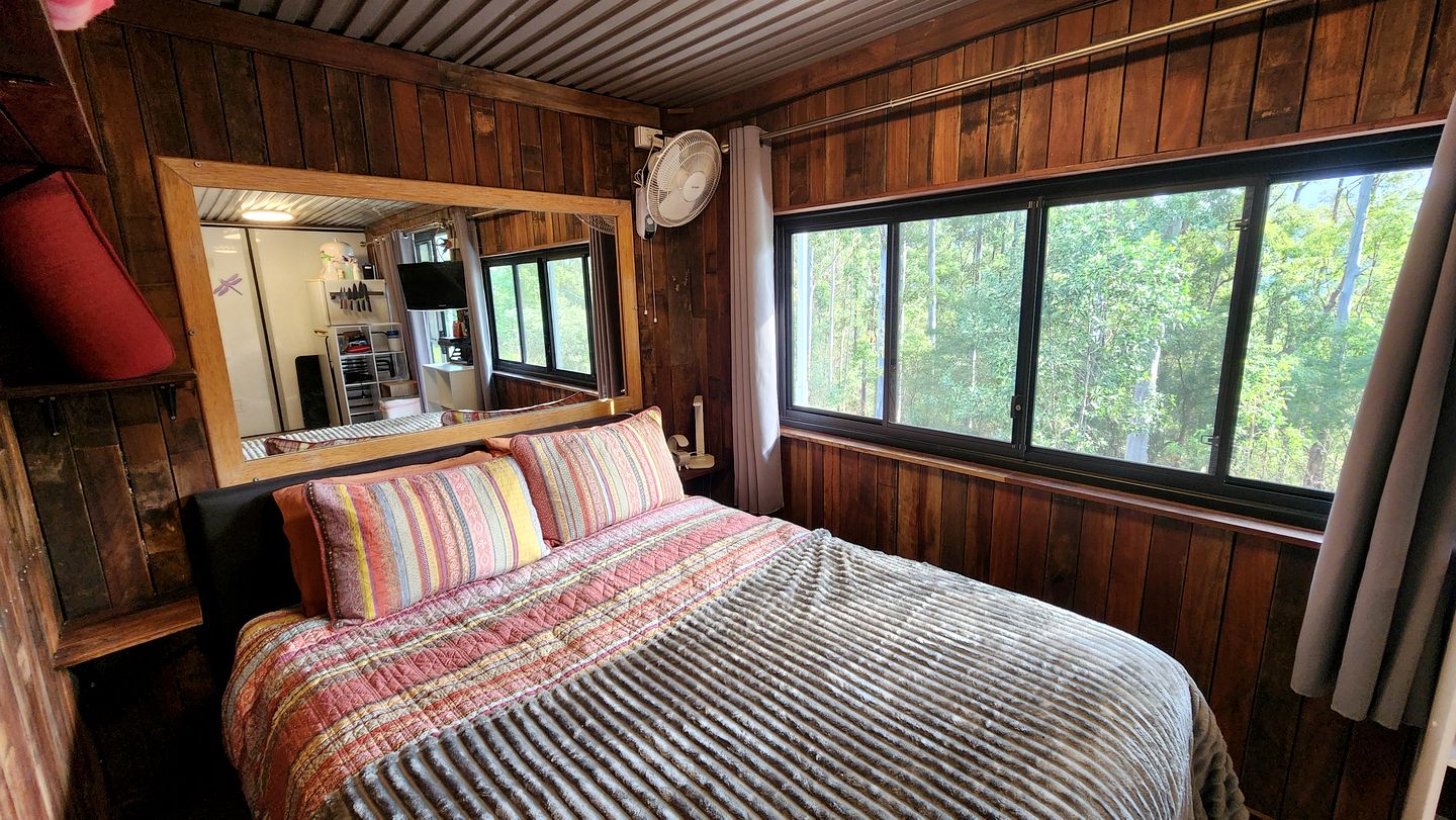 Off-Grid Equipped Container with Outdoor Pool and Amazing Views in Queensland