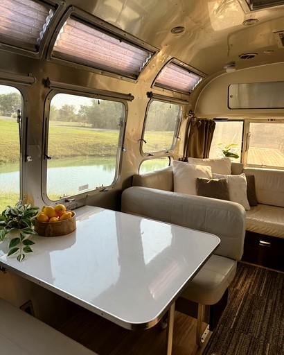 Airstreams (United States of America, Bristol, Texas)
