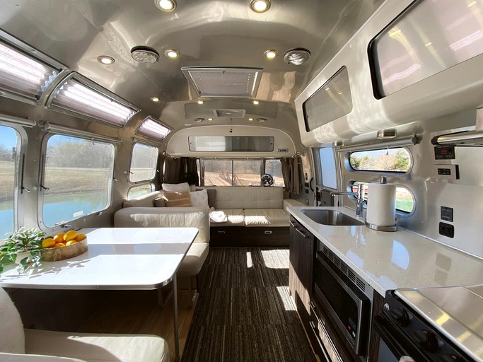 Airstreams (United States of America, Bristol, Texas)