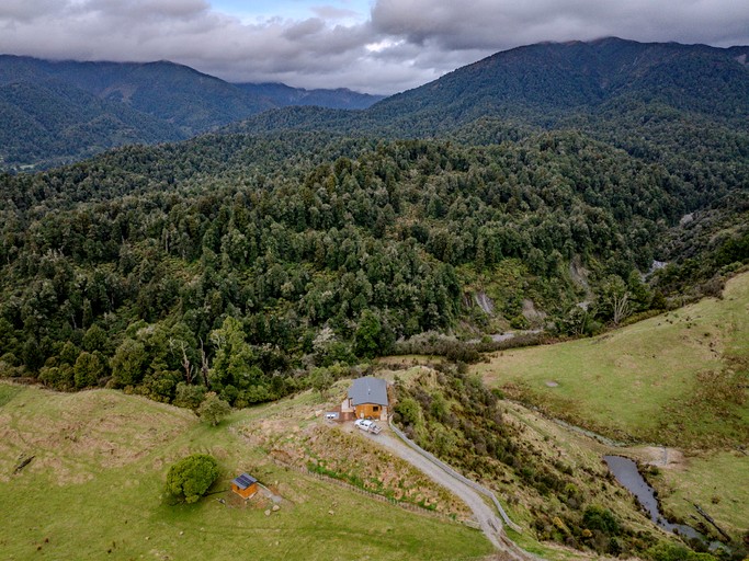 Cabins (New Zealand, Rangiwahia, North Island)