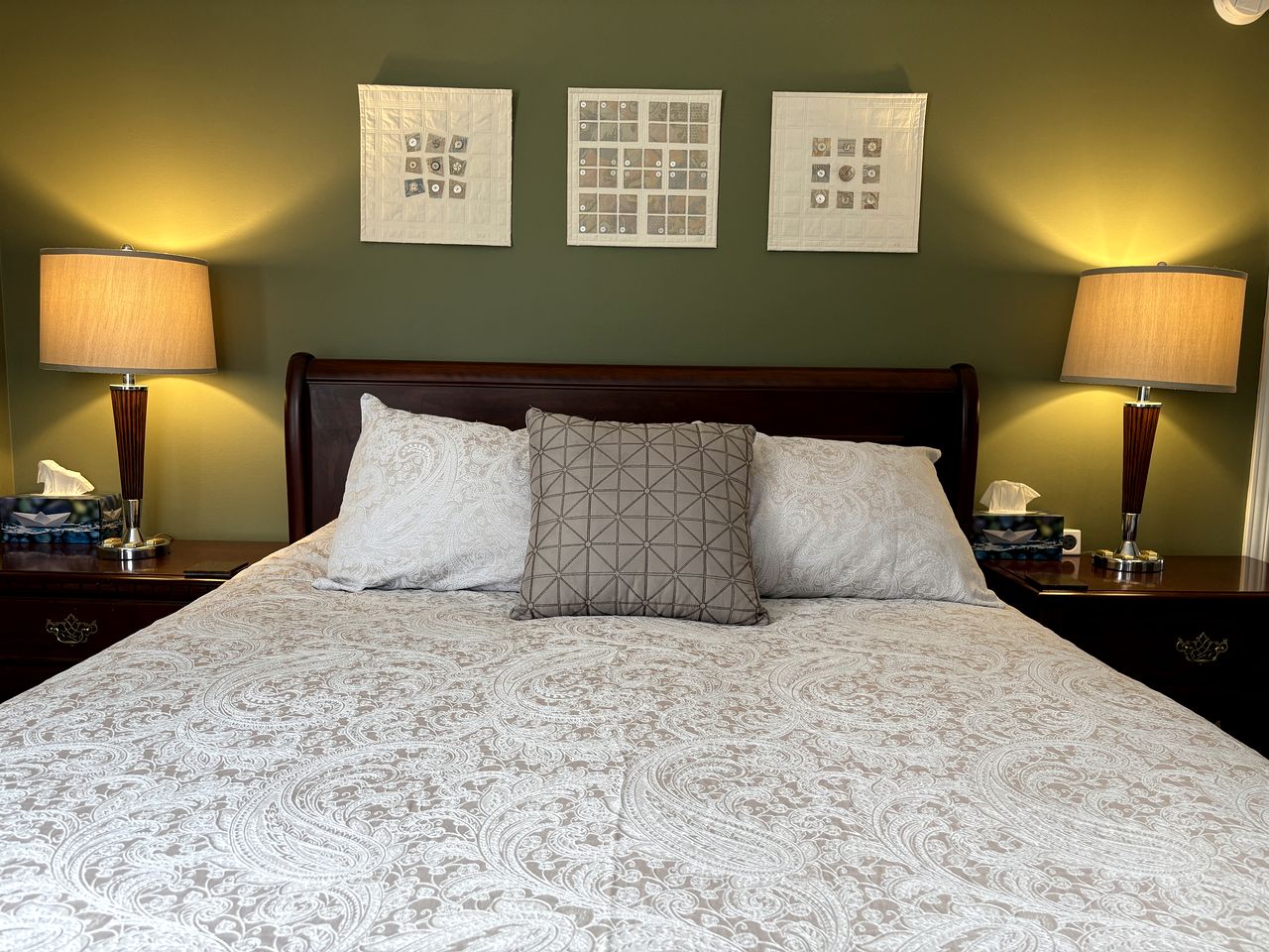 Elegant Vacation Rental with Breakfast Included in Erin, Ontario