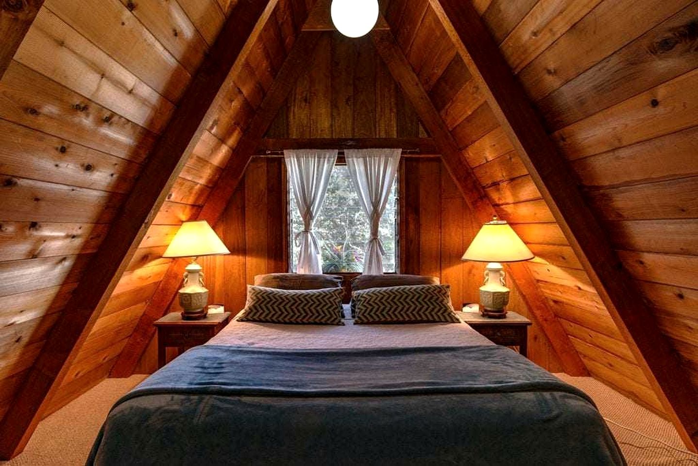 Cozy Romantic A-Frame Cabin in Volcano, Hawaii