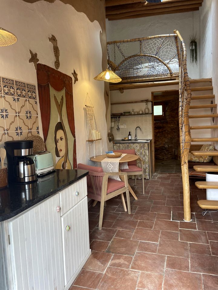 Quiet Rustic Studio with Warm and Relaxed Atmosphere in Faro District, Portugal