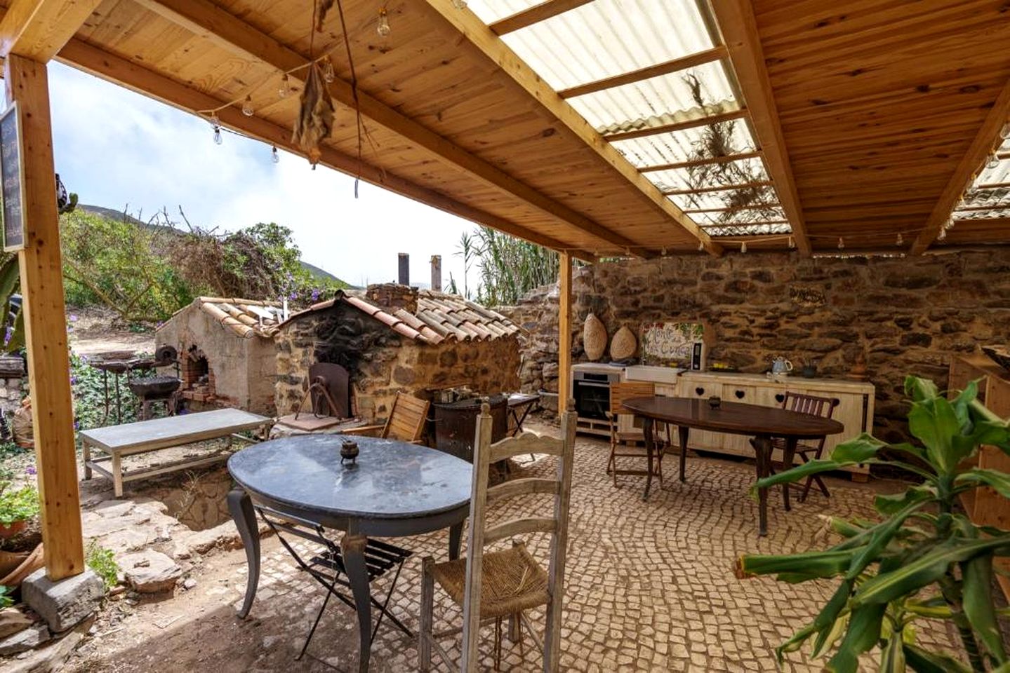 Quiet Rustic Studio with Warm and Relaxed Atmosphere in Faro District, Portugal