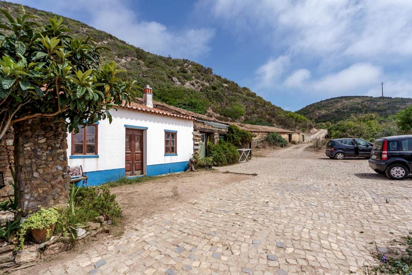 Quiet Rustic Studio with Warm and Relaxed Atmosphere in Faro District, Portugal