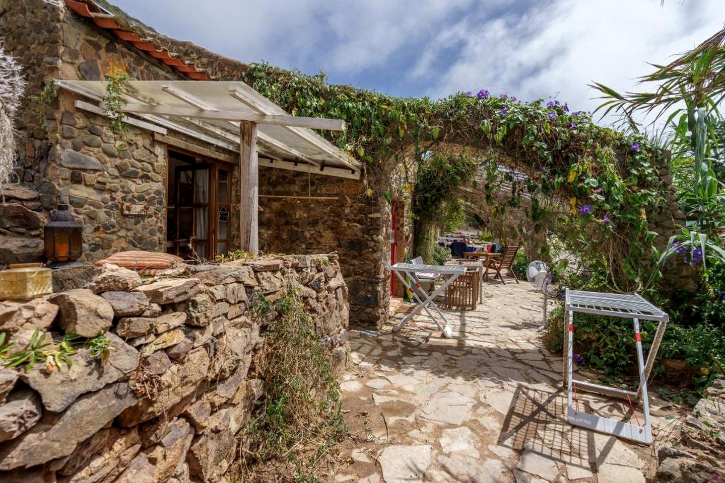 Quiet Rustic Studio with Warm and Relaxed Atmosphere in Faro District, Portugal