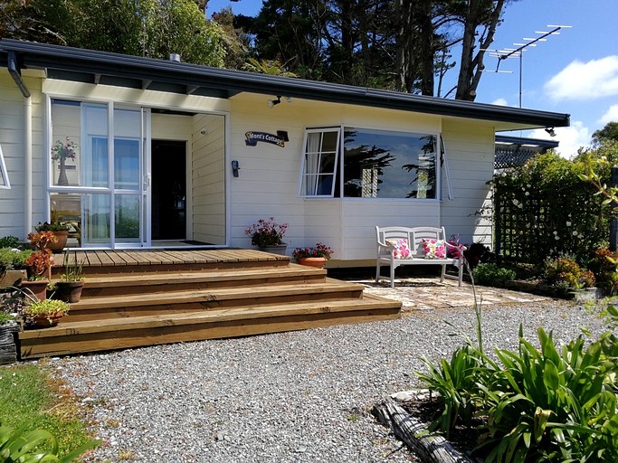 Cottages (New Zealand, Hokitika, South Island)