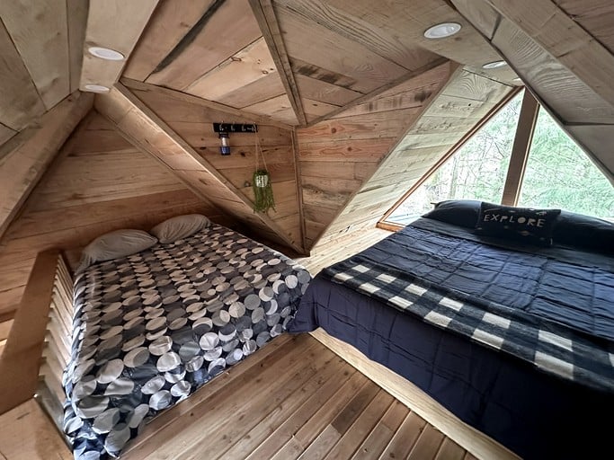 Cabins (Canada, Simcoe, Ontario)