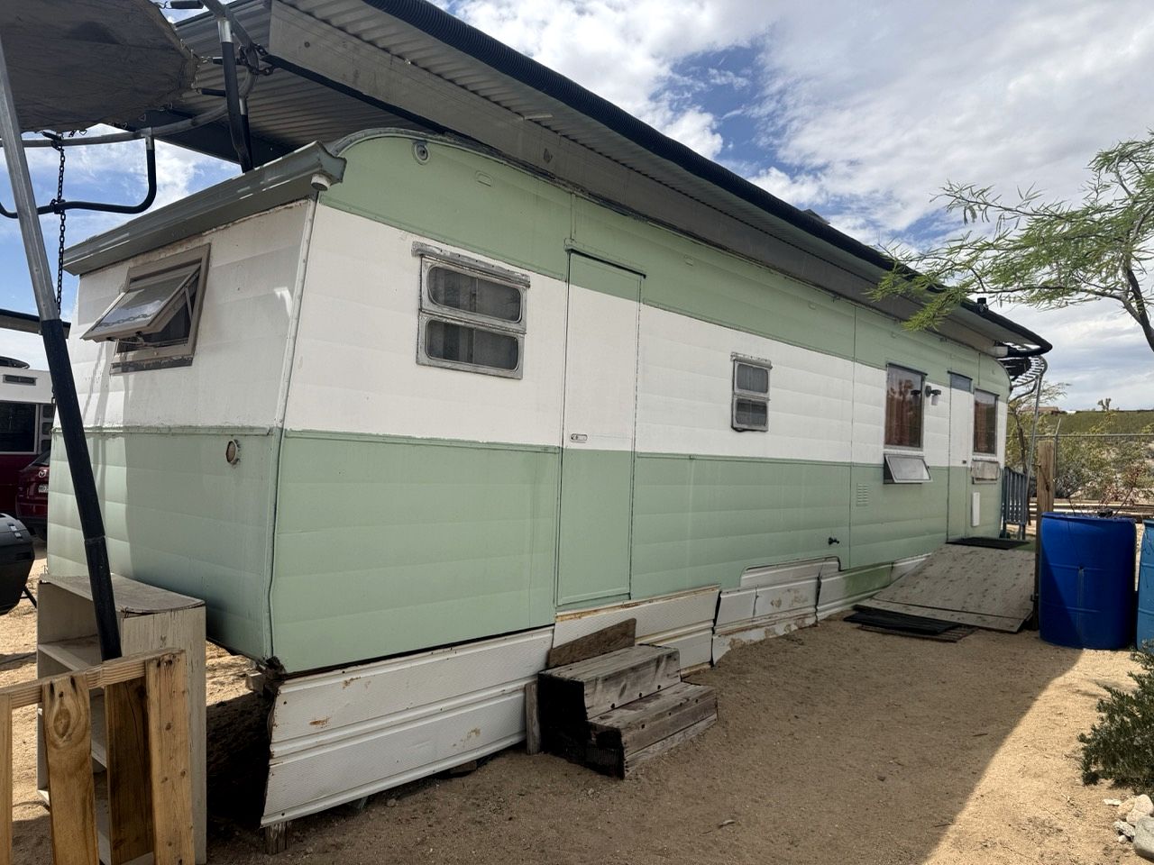 Caravans (United States of America, Joshua Tree, California)