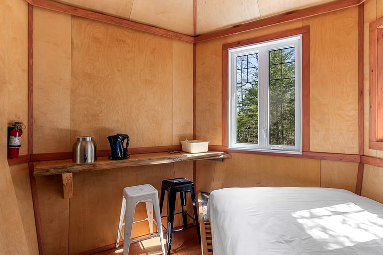 Cabins (Canada, Harrington, Quebec)
