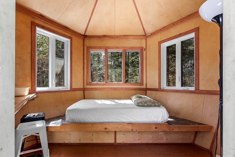 Cabins (Canada, Harrington, Quebec)