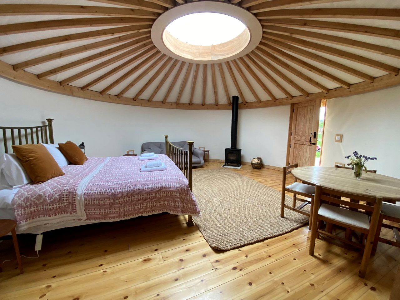 Incredible Roundhouse Cabin for an Unforgettable Family Glamping Escape in the Dorset National Landscape, England