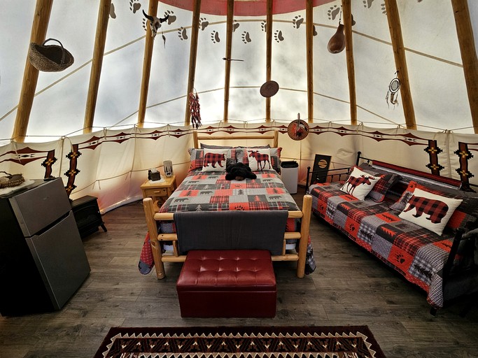Tipis (United States of America, Whittier, North Carolina)