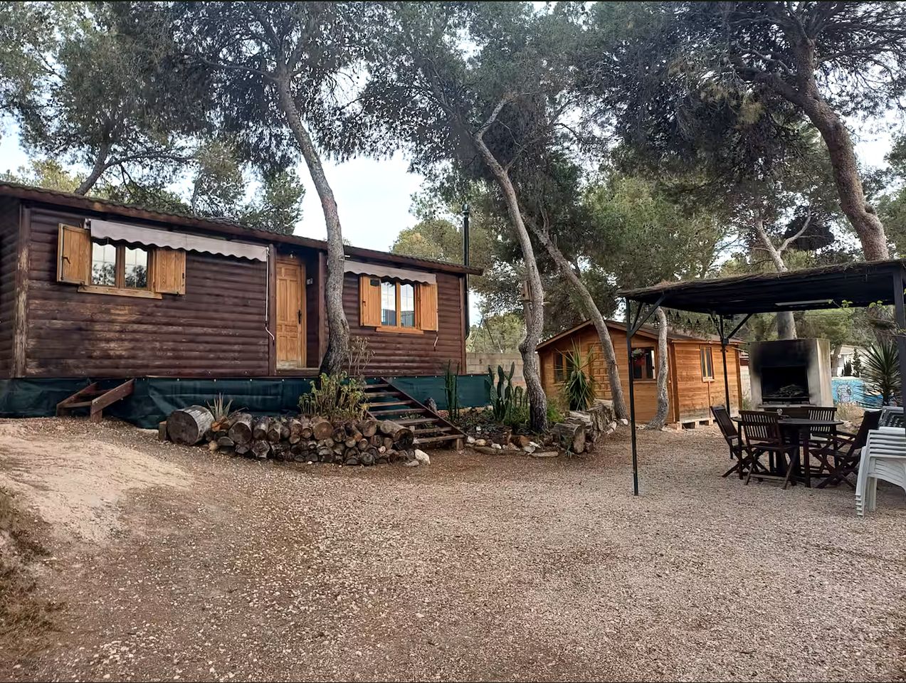 Cozy Mountain Cabin with Stunning Views for a Peaceful Getaway in Valencia, Spain