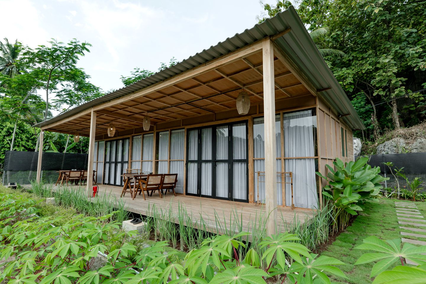 Tranquil Family Suite with Private Veranda near the Beach in Pacitan, East Java