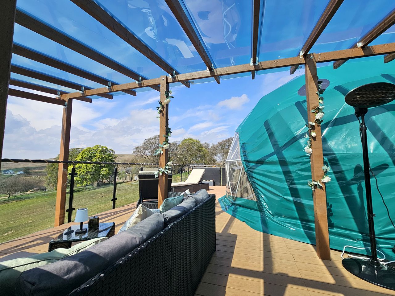 Domes (United Kingdom, --, --)