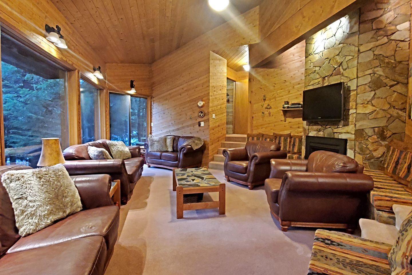 Beautiful Spacious Cabin by Green Lake for an Amazing Family Getway in Whistler, British Columbia