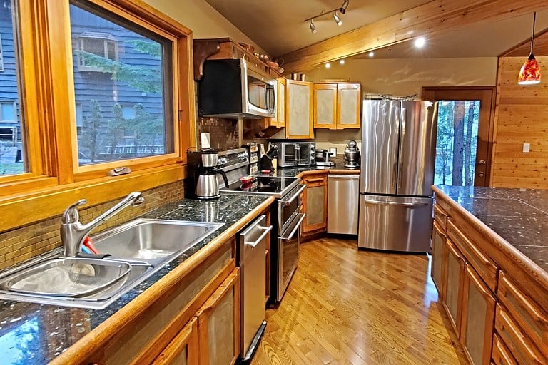 Cabins (Canada, Whistler, British Columbia)