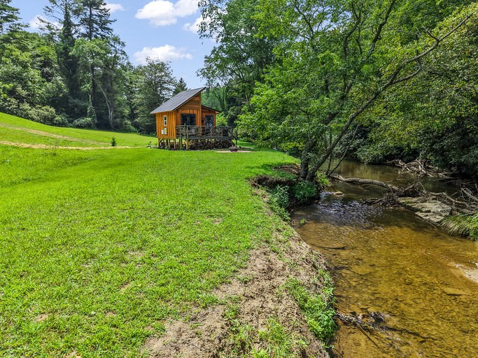 Cabins (United States of America, Hillsville, Virginia)
