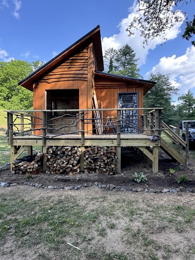 Cozy Tiny Cabin by the Creek for a Unique Pet-Friendly Getaway in Hillsville, Virginia