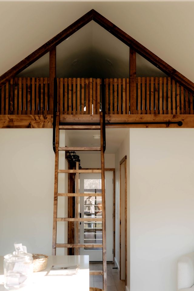 Cozy Tiny Cabin with Hot Tub near Fall Creek Falls for a Peaceful Romantic Escape in Tennessee