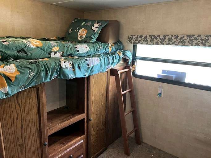 Caravans (United States of America, Cedar Bluff, Alabama)