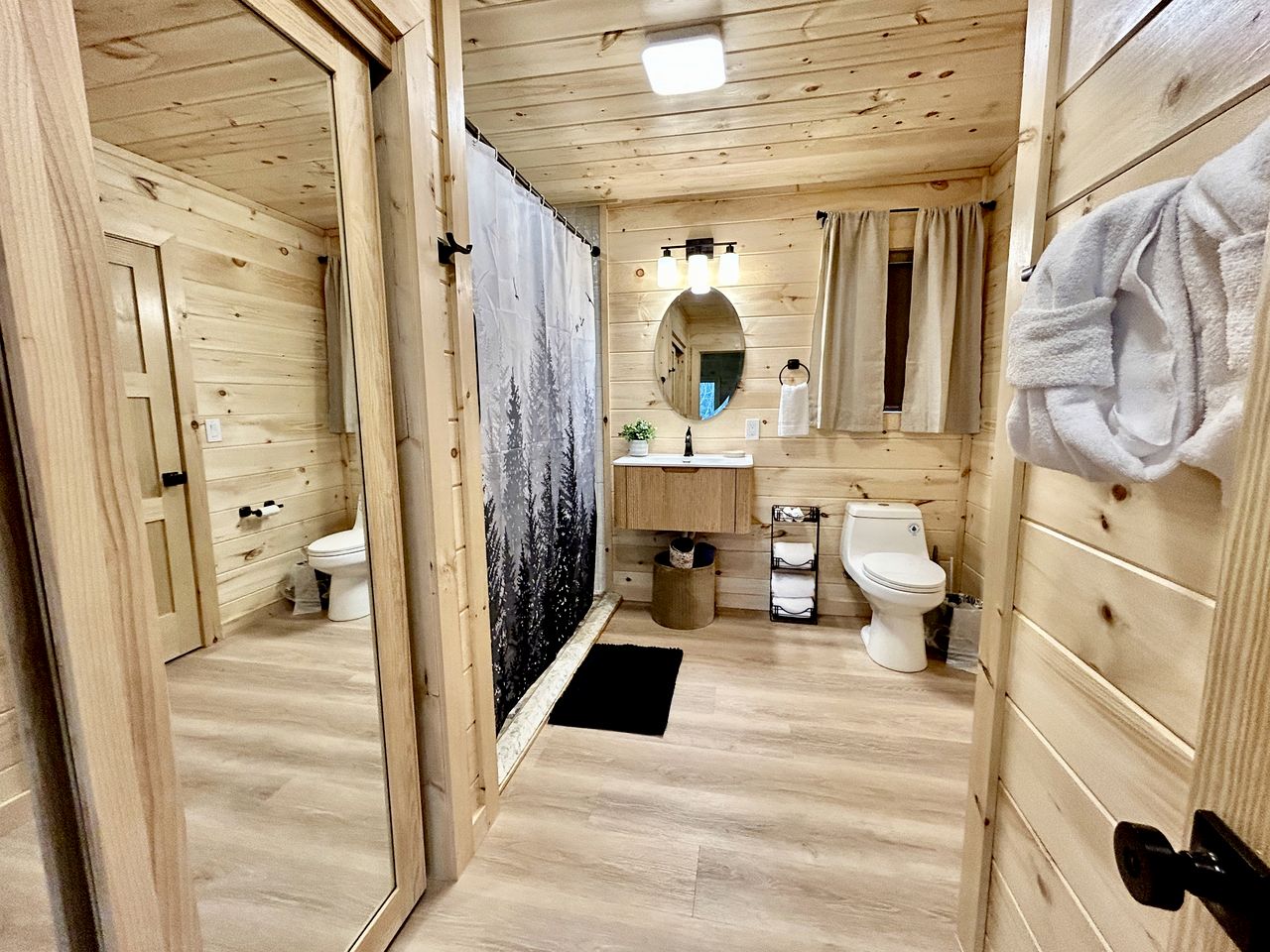 Romantic Cabin in Shady Grove Area of the Smoky Mountains: A Perfect One-Level Retreat for Couples