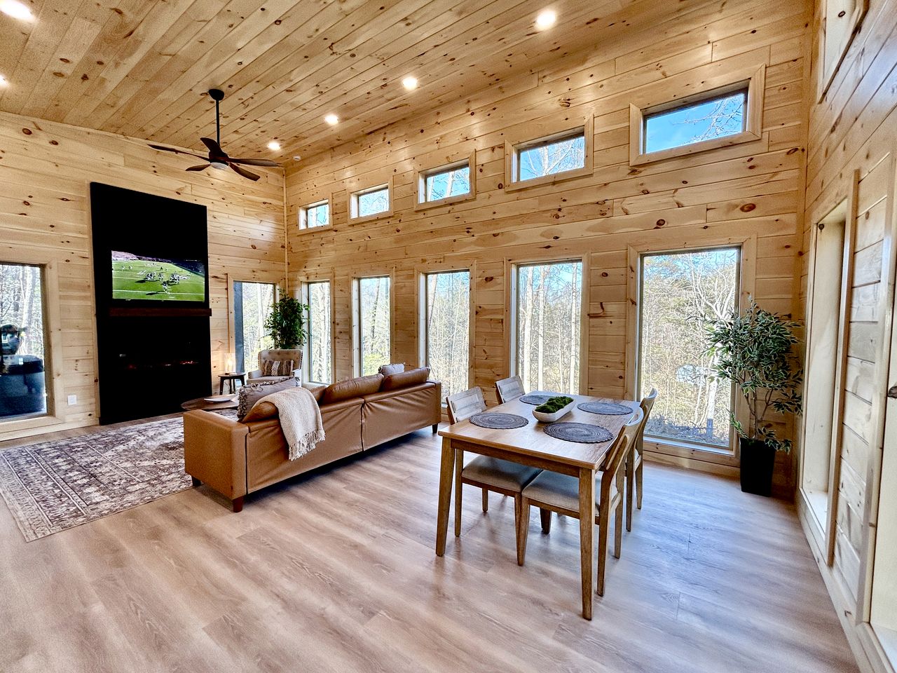 Romantic Cabin in Shady Grove Area of the Smoky Mountains: A Perfect One-Level Retreat for Couples