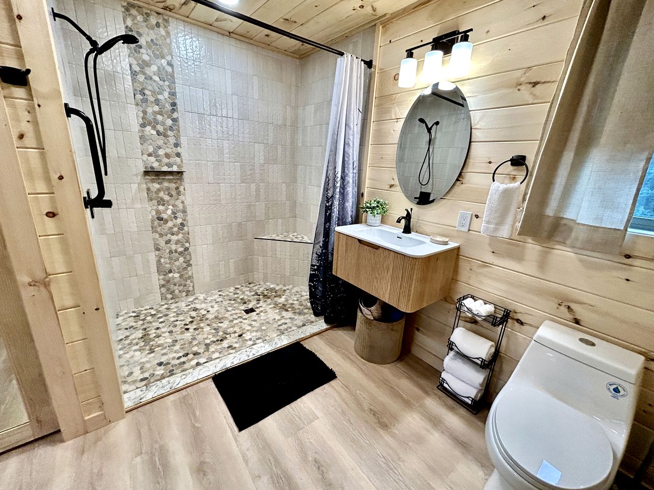 Romantic Cabin in Shady Grove Area of the Smoky Mountains: A Perfect One-Level Retreat for Couples