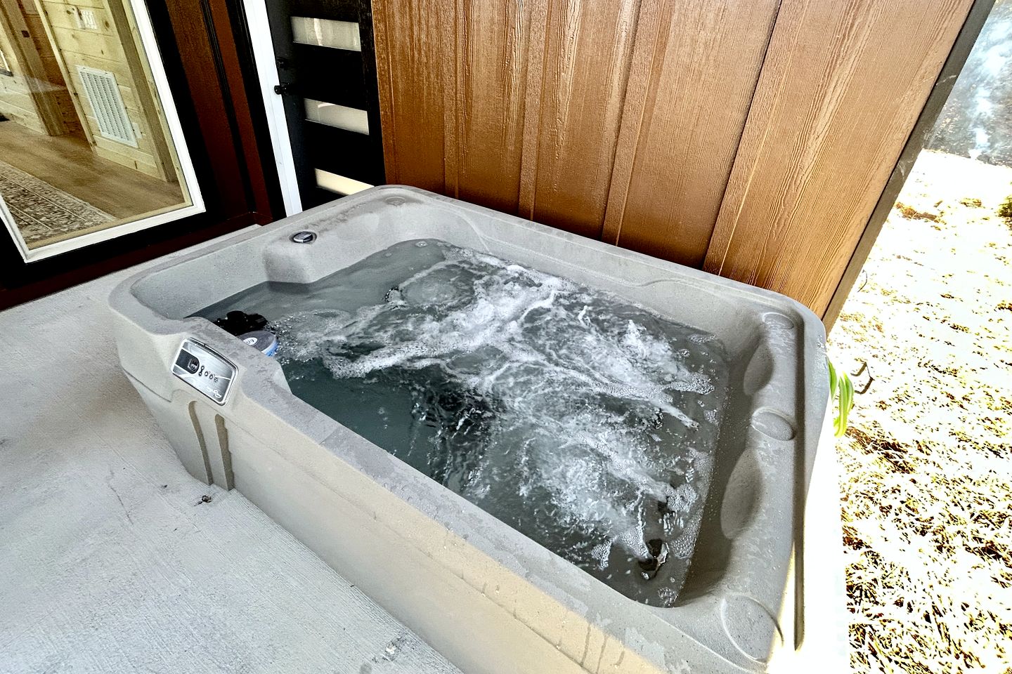 Romantic Cabin in Shady Grove Area of the Smoky Mountains: A Perfect One-Level Retreat for Couples