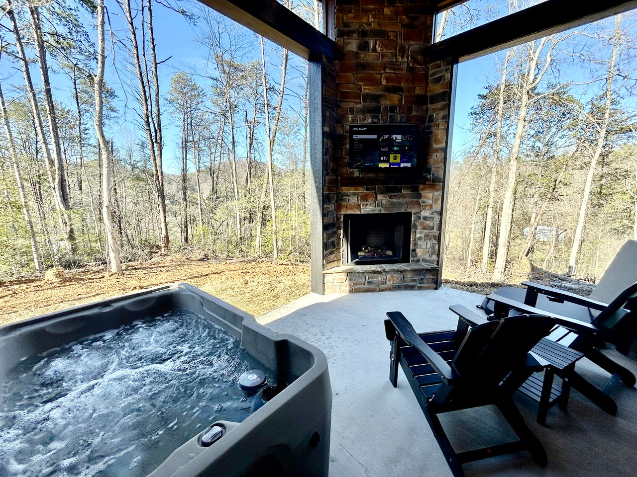 Romantic Cabin in Shady Grove Area of the Smoky Mountains: A Perfect One-Level Retreat for Couples