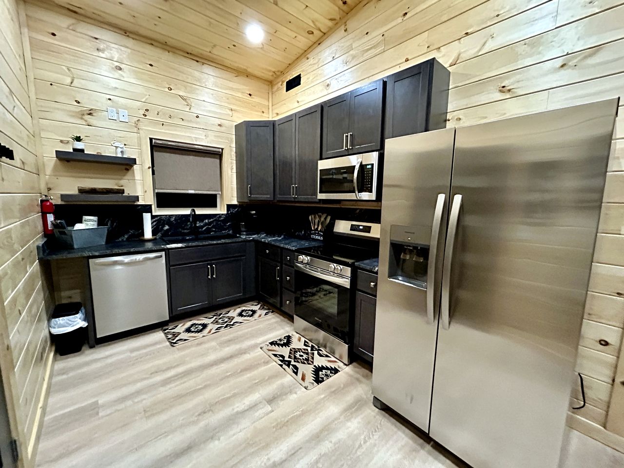 Romantic Cabin in Shady Grove Area of the Smoky Mountains: A Perfect One-Level Retreat for Couples