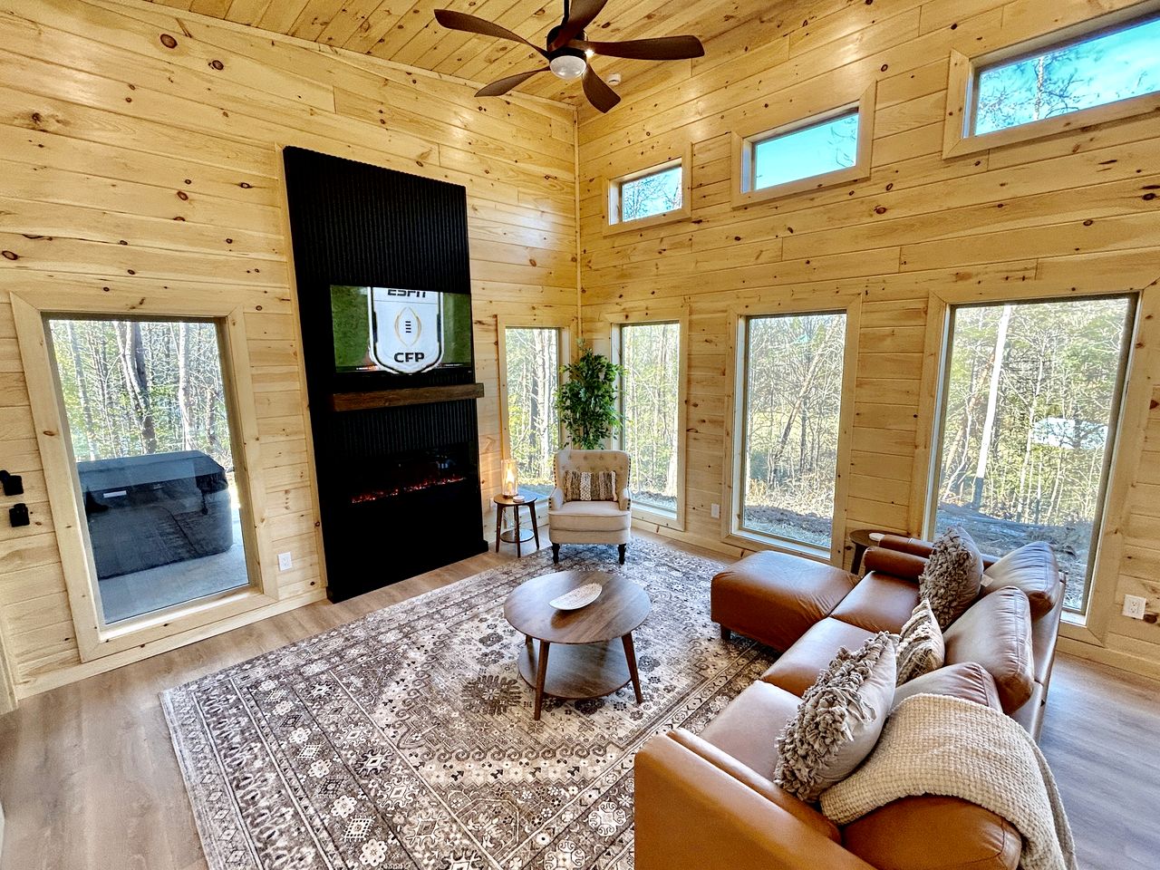 Romantic Cabin in Shady Grove Area of the Smoky Mountains: A Perfect One-Level Retreat for Couples