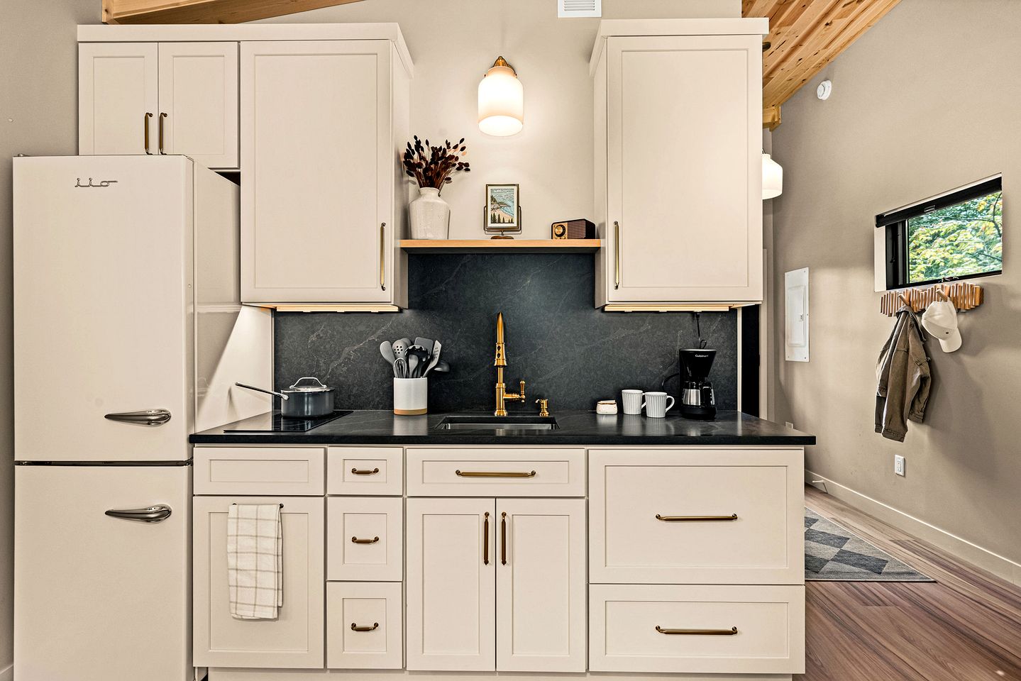 Gorgeous Cabin with Private Sauna for a Romantic Glamping Getaway in Duluth, Minnesota