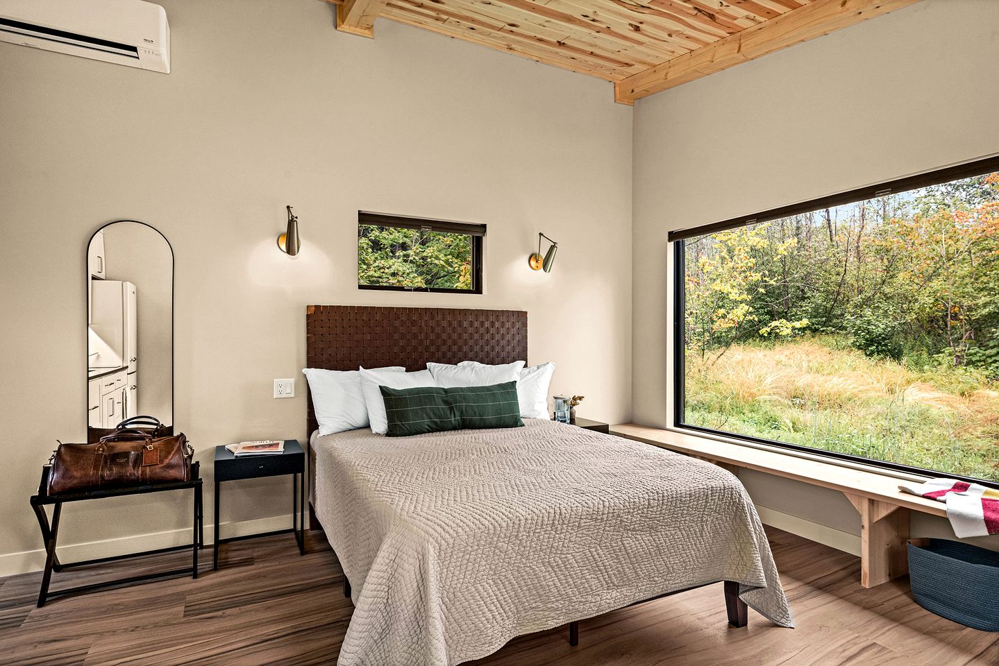 Gorgeous Cabin with Private Sauna for a Romantic Glamping Getaway in Duluth, Minnesota