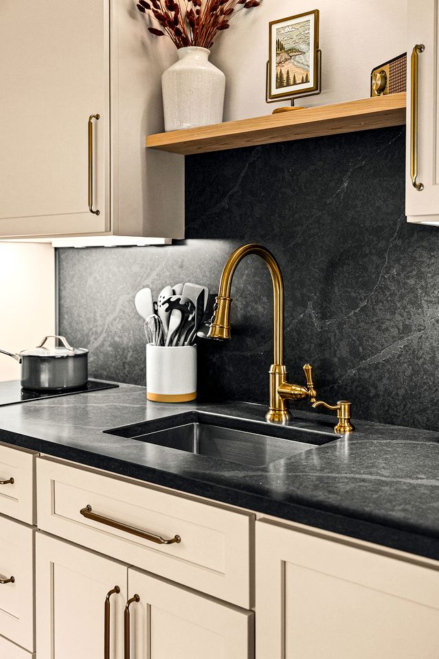 Gorgeous Cabin with Private Sauna for a Romantic Glamping Getaway in Duluth, Minnesota